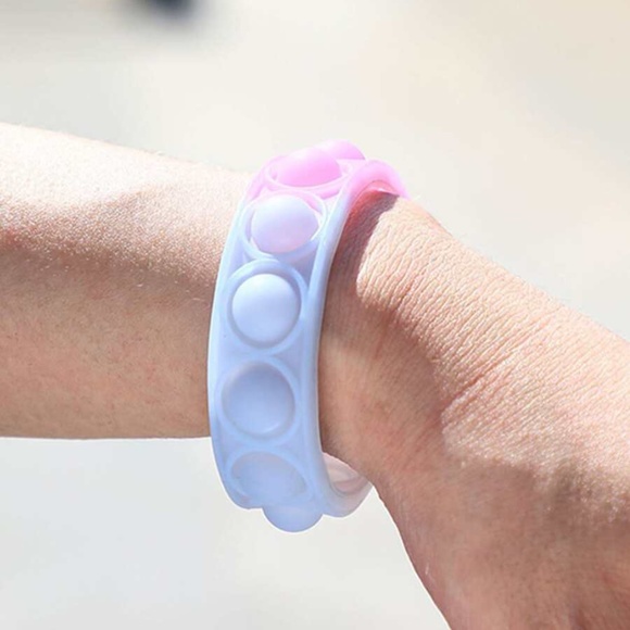 Color Changing Pop It Bracelet - Picture 4 of 5